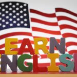 Jak skutecznie uczyć dziecko języka angielskiego w przedszkolu - napis learn english